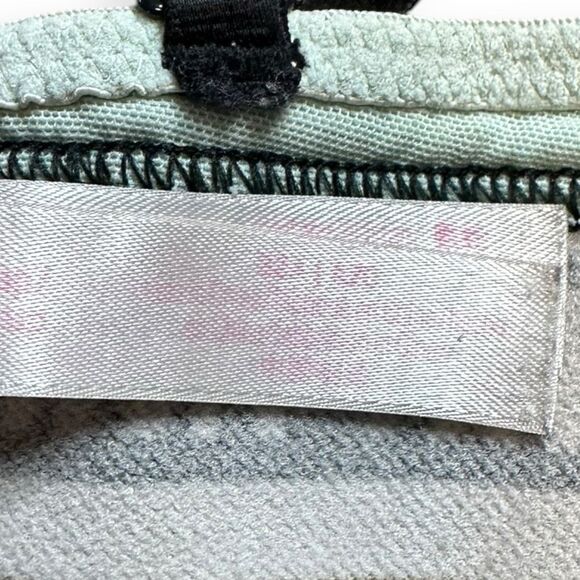 PINK VICTORIA’S SECRET Women’s Light Blue Green Logo Wear Everywhere T-Shirt Lig - Picture 3 of 3